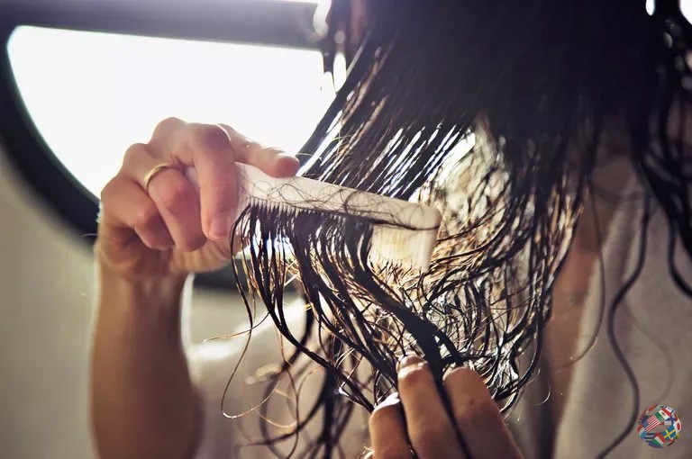 Шесть естественных способов для выпрямления волос