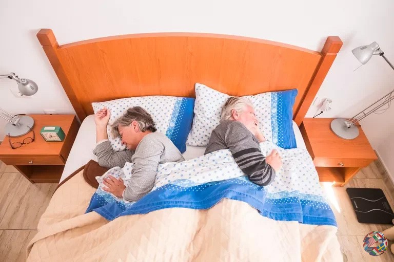 Почему мы всегда выбираем определенную сторону кровати для сна